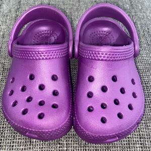 Size 6c purple crocs